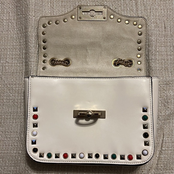 Gail Labelle White Handbag Purse Leather w/ designer studs front - Picture 5 of 6